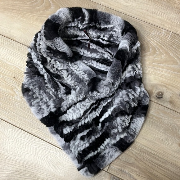 Annabelle New York Rabbit Fur Scarf - Picture 1 of 6